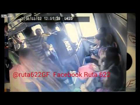 علقة ساخنة للص حاول سرقة فتاة داخل أتوبيس عام