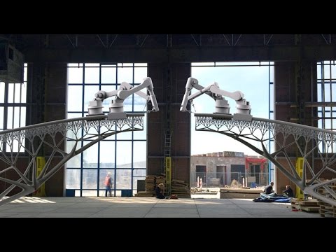 أول جسر بتقنية الطباعة ثلاثية الأبعاد