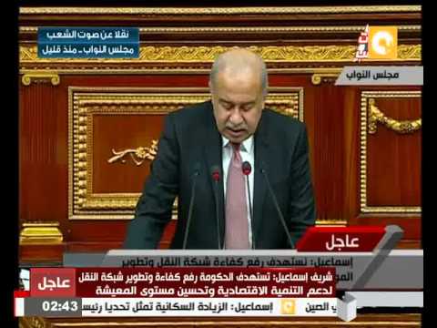 شريف إسماعيل يؤكد أنه يهدف إلى تحديث الأسطول المصري للطيران