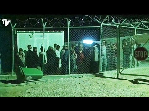 اللاجئون في اليونان يفرون من أوضاع متدهورة