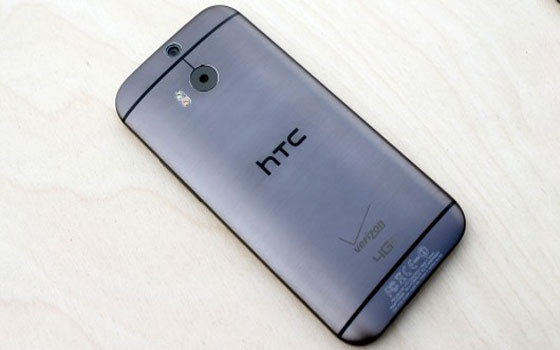 مصر اليوم - إطلاق نسخة بهيكل من البلاستيك من هاتف HTC One M8