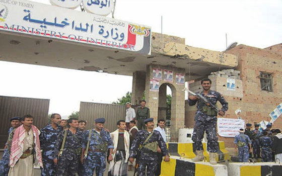   مصر اليوم - الإمارات تشكرُ اليمن لإحباط اختطاف دبلوماسييّن لها في صنعاء