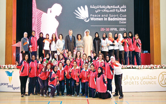   مصر اليوم - دبي تضع اللبنة الأولى للريشة الطائرة في بطولة السلام الدولية