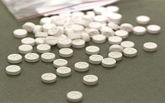   مصر اليوم - توقيف صيدلي في سُوهاج يُتاجر في الأقراص المُخدِّرة
