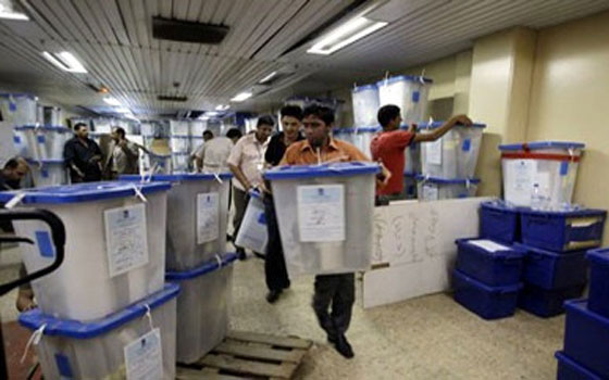   مصر اليوم - عمليات العد والفرز تتواصل ونسبة المشاركة فاقت 60% والنتائج الأوليَّة لصالح المالكي