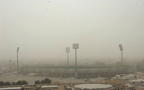   مصر اليوم - الغبار يمنع الإبحار ويعطل حركة المرور في الدمام