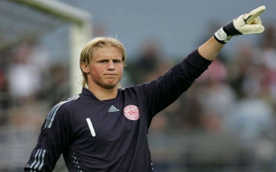   مصر اليوم - آرسنال يقترب من شراء ابن بيتر شمايكل