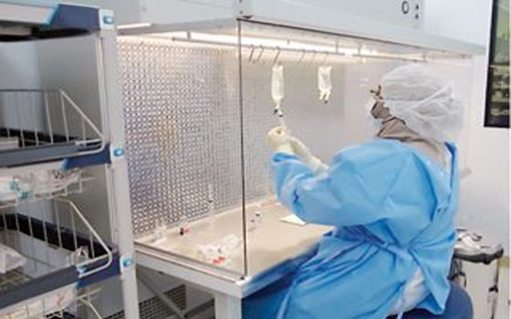   مصر اليوم - افتتاح أول غرفة ذكية في الخليج للمحاليل الوريدية