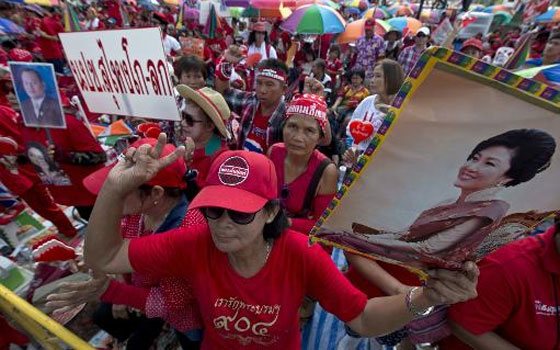   مصر اليوم - متظاهرو القمصان الحمر يحذرون من حرب أهلية في تايلاند