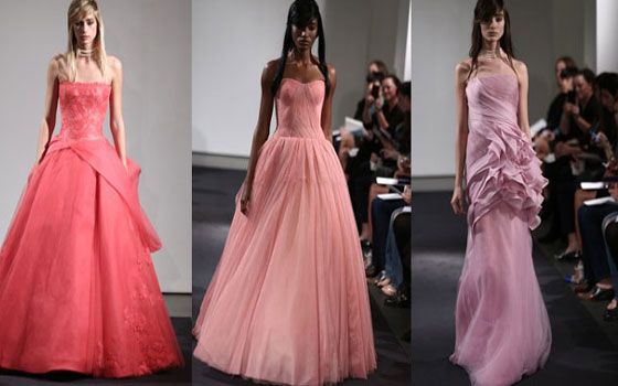 مصر اليوم - الفساتين الورديّة موضة الصيف لسهرات كلّها أناقة