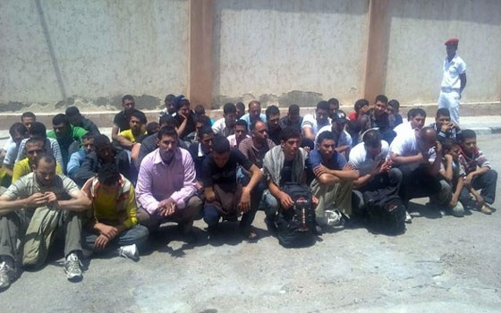   مصر اليوم - توقيّف 60 متسللًا على الحدود المصريّة - الليبيّة