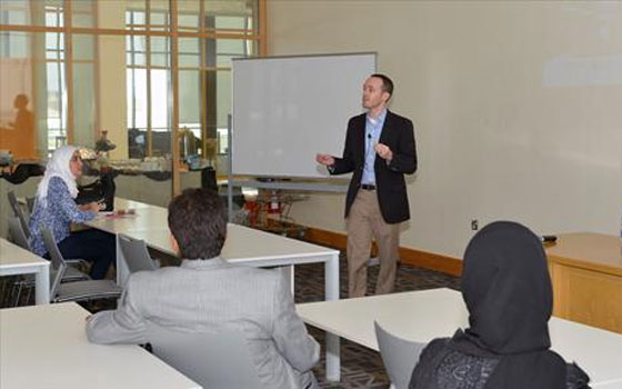   مصر اليوم - جامعة قطر تعرف الطلبة بالدراسات العليا في الترجمة