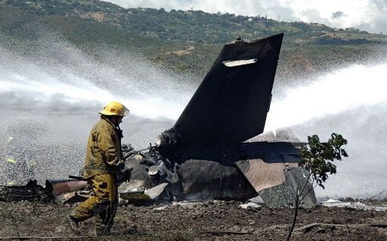   مصر اليوم - تحطم طائرة صغيرة خلال استعراض جوي في كاليفورنيا