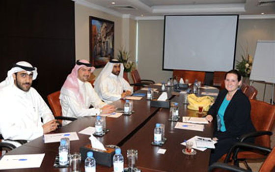   مصر اليوم - البحرين تبحث التعاون مع الملحق الاقتصادي في السفارة الأميركية