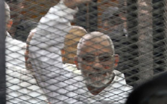   مصر اليوم - تأجيل أولى جلسات محاكمة بديع ومتهمين فياقتحام سجن العرب لـ 4 يونيو