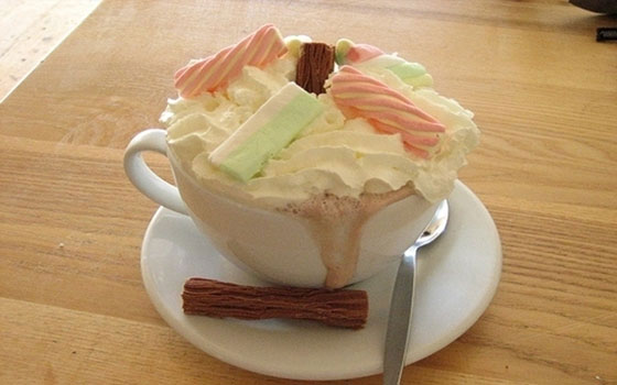   مصر اليوم - مشروب للمارشملو والشيكولاة بالفانيليا