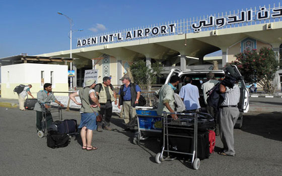   مصر اليوم - مناقشة قضايا السلامة وتحسين الخدمات في مطار عدن