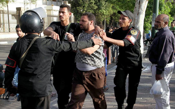 مصر اليوم - القبض علي عناصر إخوانية حاولت تعطيل لجنة في العياط وأخرى في كرداسة