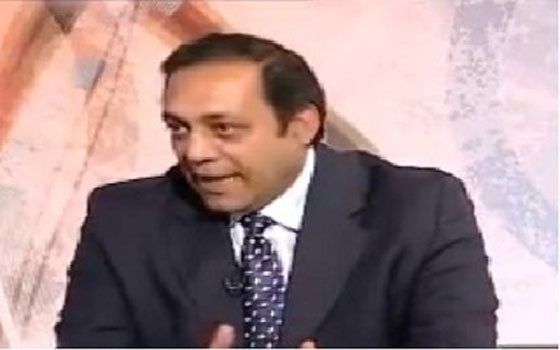   مصر اليوم - بعض المرشدين يستغلُّون السيَّاح في رفع إشارة رابعة