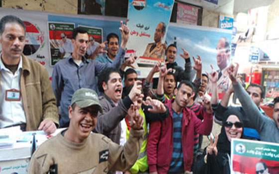 مصر اليوم - شباب حملة السِّيسي في البحيرة يستقبلون بدران بالهتافات والأغاني