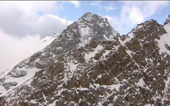   مصر اليوم - مقتل 6 متسلقي جبال بانهيار ثلجي عند قمة إيفرست