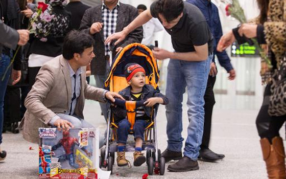   مصر اليوم - نجل صحافي فرانس برس الذي قتل بهجوم في أفغانستان يصل إلى كندا