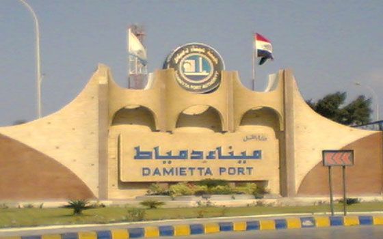   مصر اليوم - بدء إزالة ترسيبات الممر الملاحي في ميناء دمياط