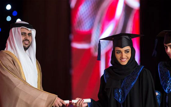   مصر اليوم - ذياب بن محمد يكرم خريجي في جامعة زايد في البكالوريوس والماجستير