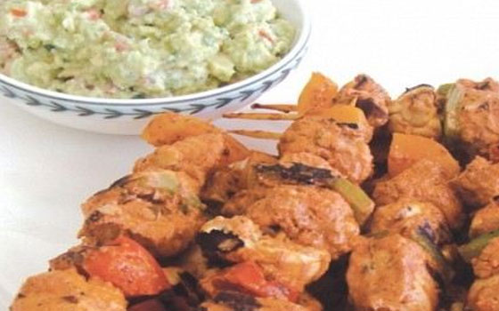   مصر اليوم - أسياخ الدجاج مع الأفوكادو