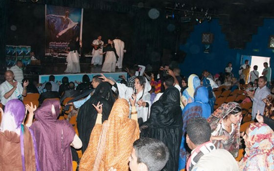   مصر اليوم - انطلاق الدَّورة الثَّانية للمهرجان الوطني للمسرح الحساني في أغادير