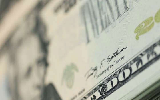   مصر اليوم - هبوط قياسي للدولار أمام الين