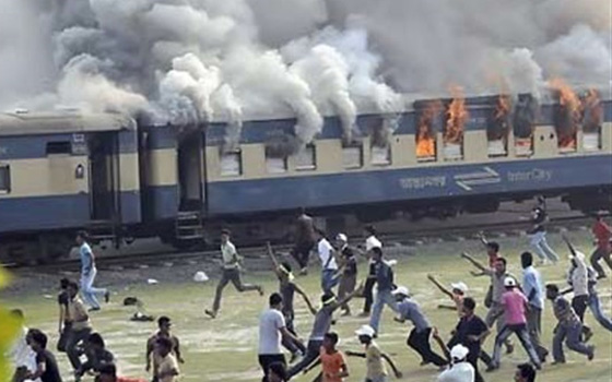 مصر اليوم - مقتل شخص وجرح 11 بتفجير في قطار بجنوب الهند