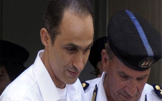   مصر اليوم - جمال وعلاء مبارك يصلان إلى مقر محاكمتهما في قضيّة القرن