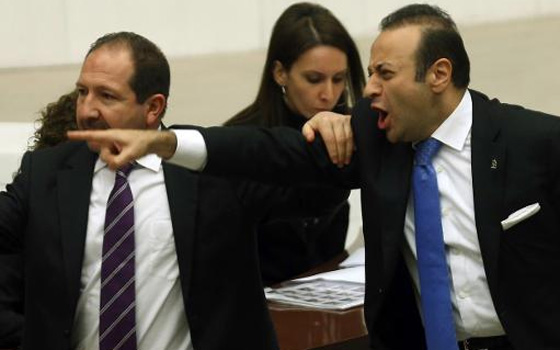   مصر اليوم - البرلمان التركي يقرر تشكيل لجنة تحقيق حول الفساد