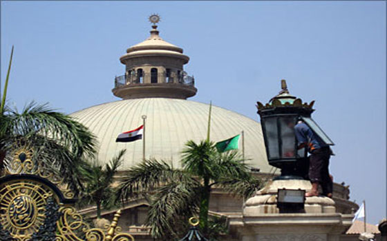   مصر اليوم - توقيف طالب في جامعة القاهرة بحوزته جدول مواعيد مظاهرات الإخوان