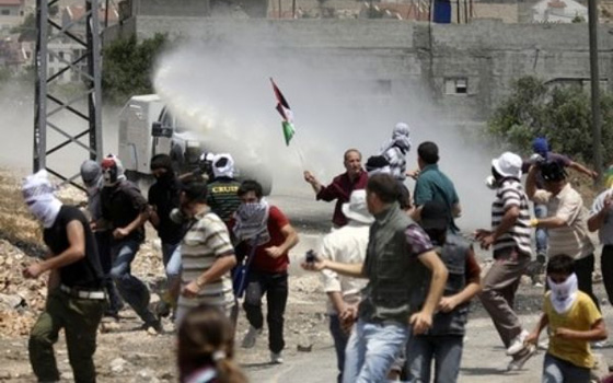   مصر اليوم - حالات أختناق لمواطنين فلسطينيين خلال أقتحام الاحتلال بلدة جبع