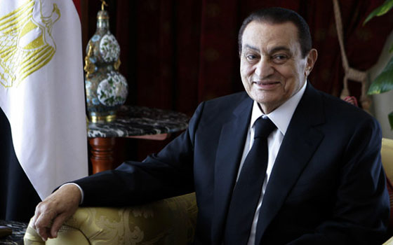   مصر اليوم - إدانة مبارك بتبديد المال العام محور متابعات واراء لبعض الناشطين المصريين