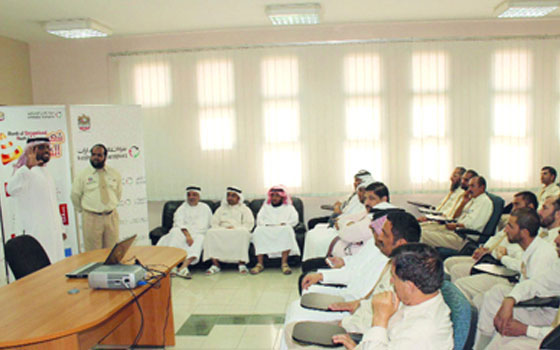   مصر اليوم - توعية مرورية لسائقي ومشرفي الحافلات المدرسية في أبوظبي