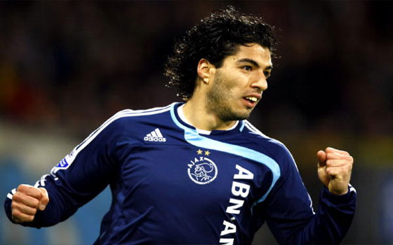   مصر اليوم - سواريز يفوز بلقب هداف البريميرليغ بـ 31 هدفًا