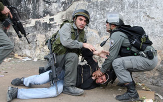  مصر اليوم - القوات الإسرائيلية تعتقل فلسطينيين من محافظاتي بيت لحم والخليل