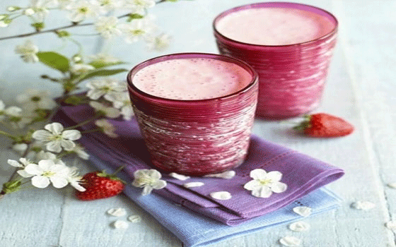   مصر اليوم - ميلك شيك بالفراولة والآيس كريم