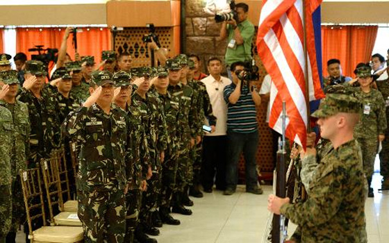   مصر اليوم - إطلاق مناورات عسكرية فيليبينية - أميركية بعد تعهد أوباما دعم مانيلا