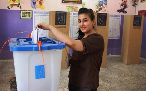   مصر اليوم - العراقيون ادلوا باصواتهم في الأنتخابات التشريعية وهجمات تقتل 14 شخصًا