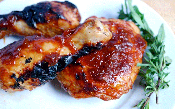   مصر اليوم - أوراك الدجاج بصوص الطماطم