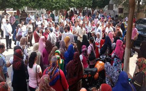   مصر اليوم - أهالي حلوان ينهون تظاهرة الإخوان في شارع منصور