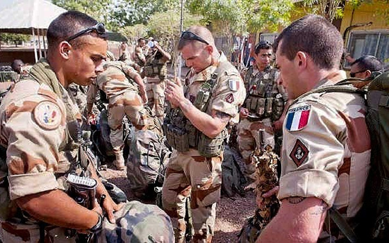 مصر اليوم - فرنسا ستنشر ثلاثة آلاف جندي في منطقة الساحل الأفريقية