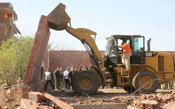 مصر اليوم - إزالة 43 حالة تعدٍّ على الأراضي الزِّارعيَّة في البحيرة