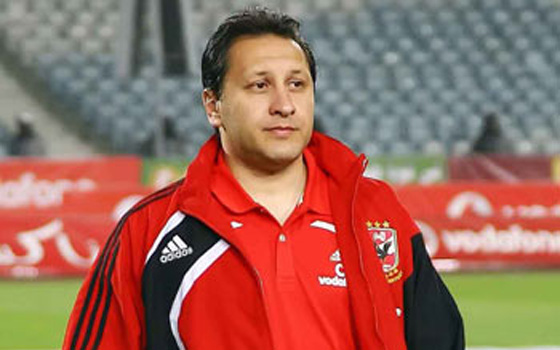   مصر اليوم - هادي خشبة حزين بعد اتهامه بالتآمر ضد رئيس النادي محمود طاهر