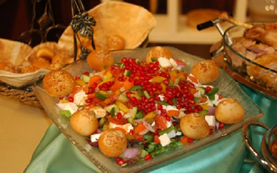   مصر اليوم - سلطة البندورة والرمان اللذيذة