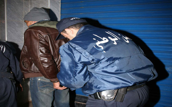 مصر اليوم - توقيّف شخصٍ قام بالاعتداء الجنّسي على أطفاله الثلاثة في الشرقيّة